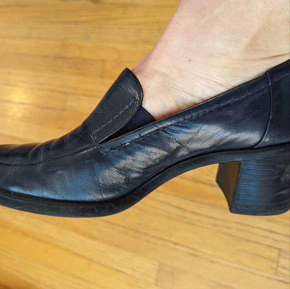 Aerosoles Navy Heels "Heartthrob" Size 9.5 - Picture 6 of 7